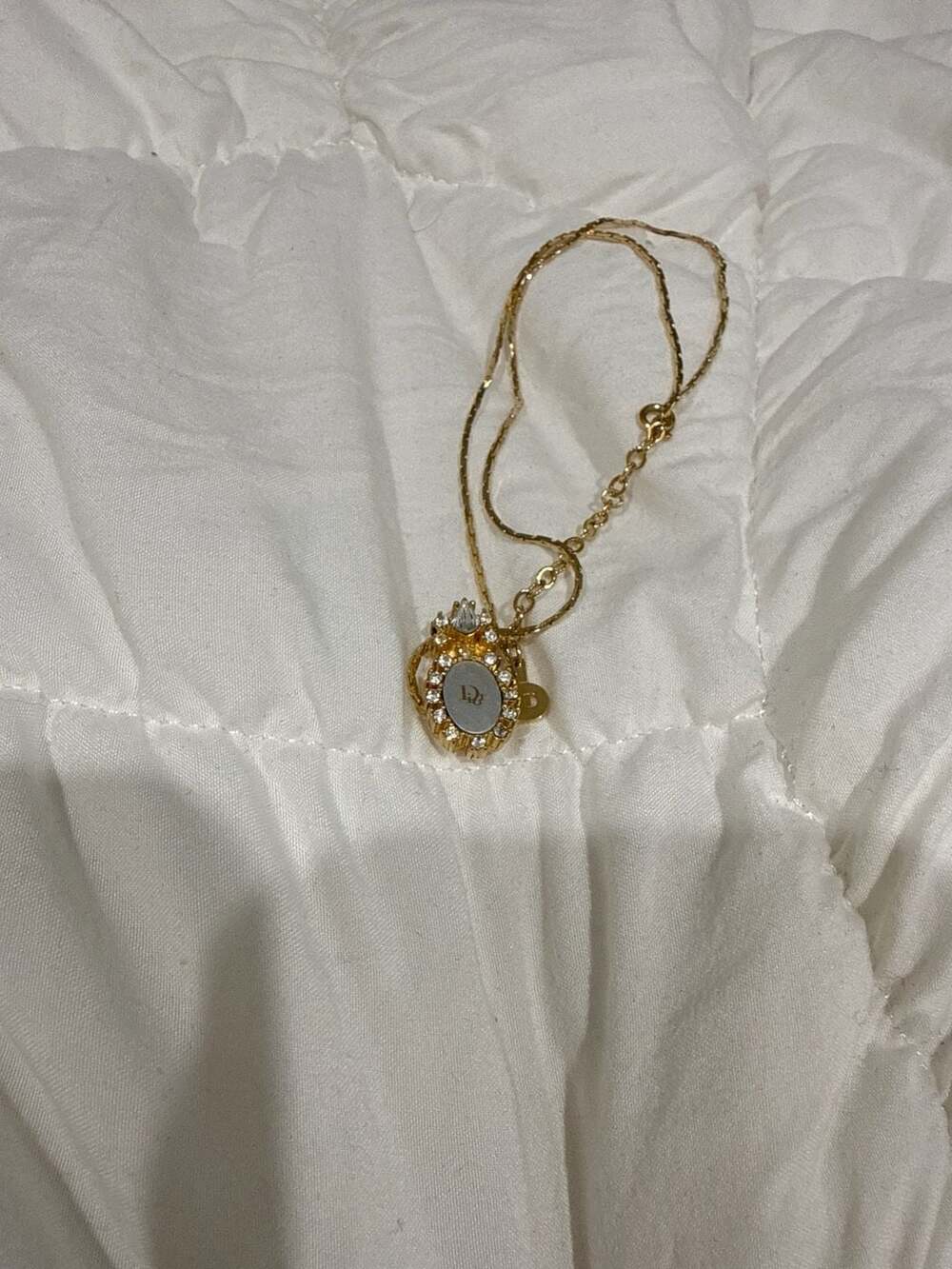 Vintage Christian Dior Gold Tone Oval Rhinestone Medallion Pendant Necklace - Picture 4 of 4
